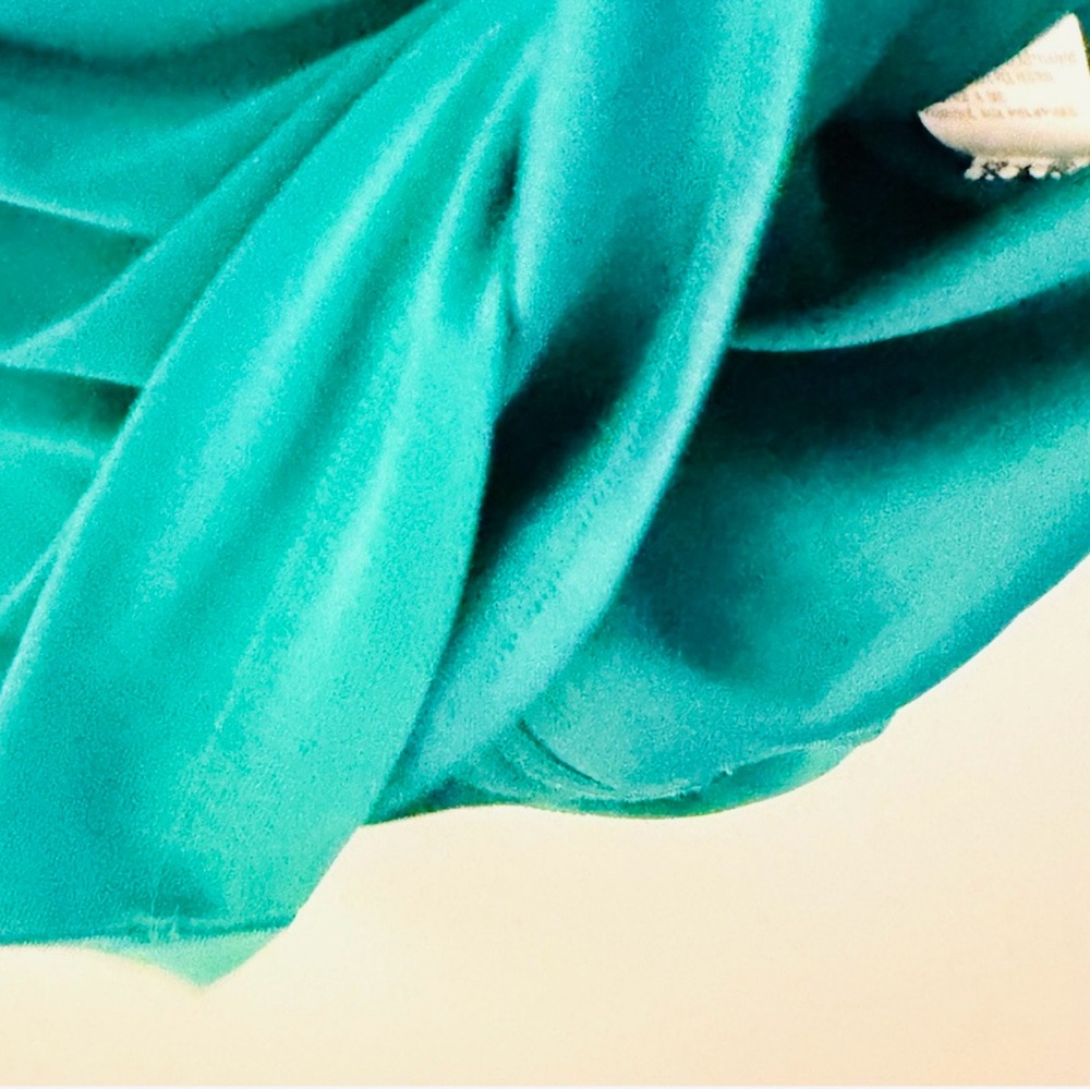 NWT Xscape Evening Scuba Ruffle Emerald Off The Shoulder Dress Size 8P - Picture 9 of 12